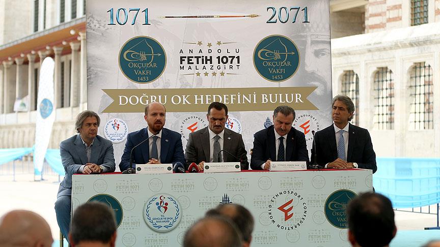 Malazgirt toprağı Fatih in kabrine bırakıldı