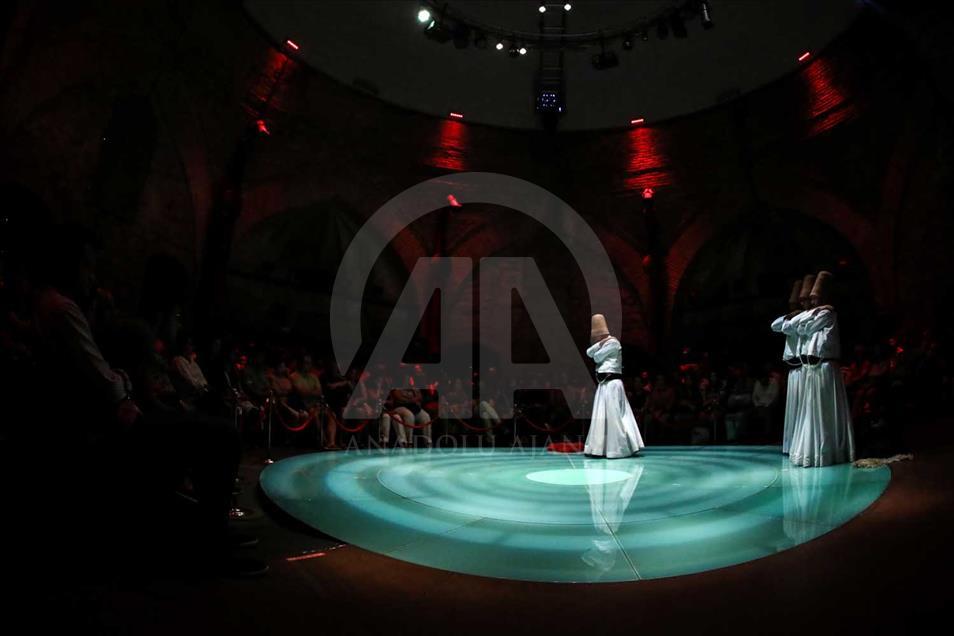 Danzas tradicionales turcas y espectáculo de los derviches en Estambul