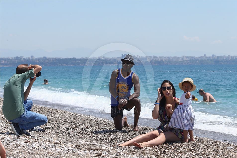 Antalya ve Muğla da sahiller yabancı turistlere kaldı Anadolu Ajansı