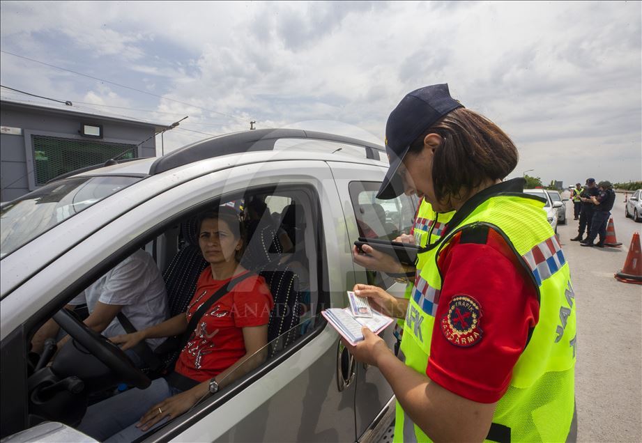 Jandarma Komutan Ndan Arka Koltukta Emniyet Kemeri Uyar S Anadolu