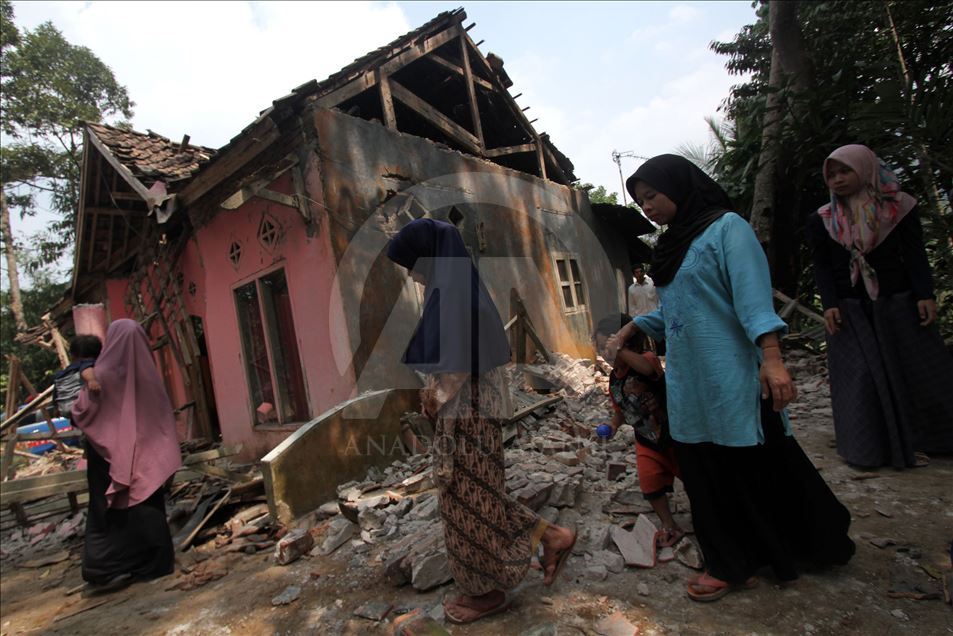 Puluhan rumah hancur akibat gempa M 6 9 di Banten Anadolu Ajansı