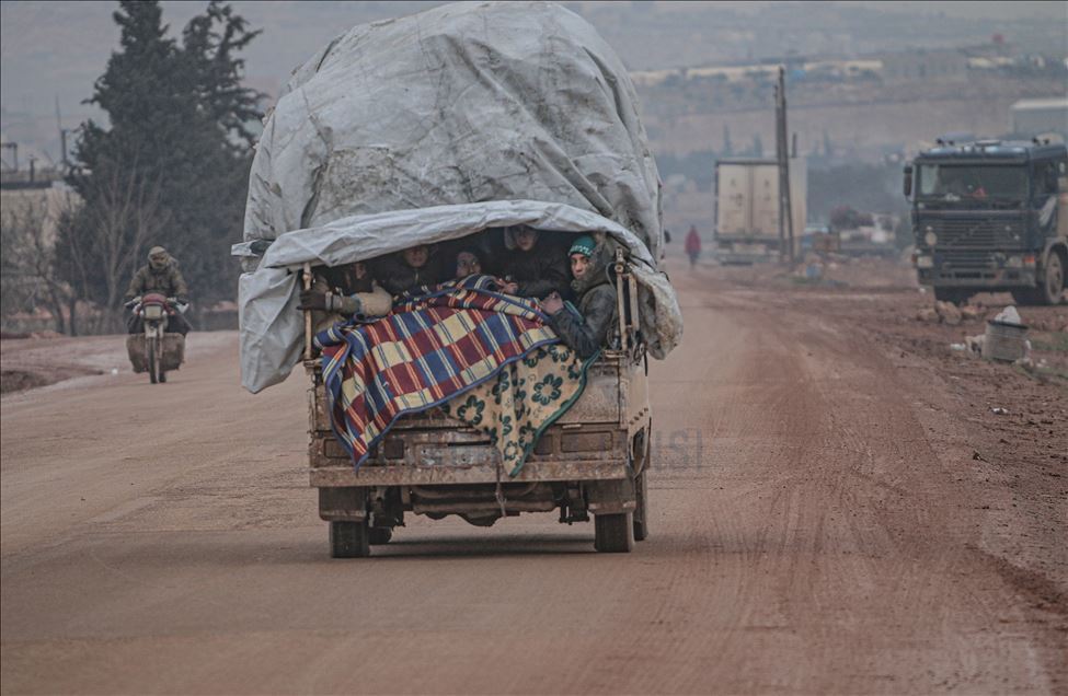 Warga Suriah Tinggalkan Kota Idlib Akibat Serangan Rezim Assad Dan