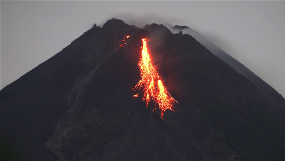 Merapi Yanarda Nda Volkanik Hareketlilik Anadolu Ajans