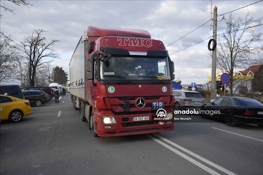 Ukrayna daki Türk vatandaşlarının otobüslerle tahliyesi sürüyor