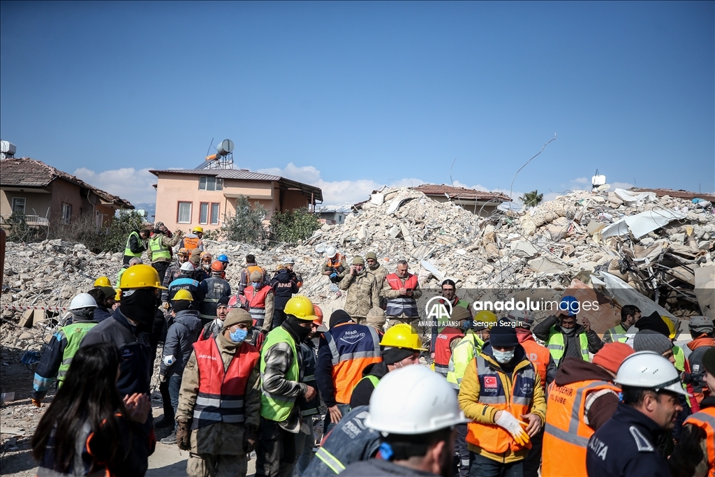 Hatay da depremin 128 saatinde 13 yaşındaki çocuk enkazdan sağ