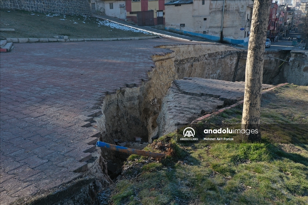 Gaziantep Te Depremin Etkisiyle Dev Ukur Olu Tu Anadolu Ajans