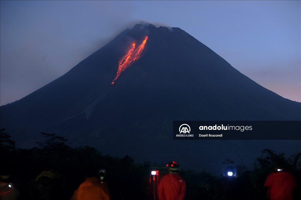 Endonezya Daki Merapi Yanarda Nda Volkanik Hareketlilik Kaydedildi