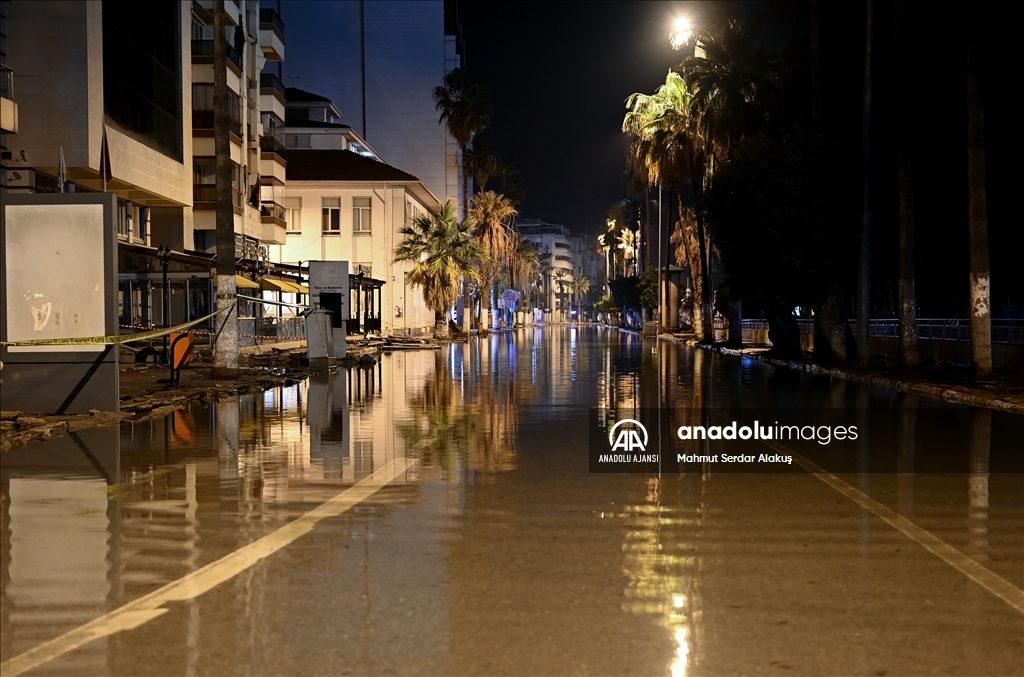 Hatay N Skenderun Il Esinde Y Kselen Deniz Suyu Ekildi