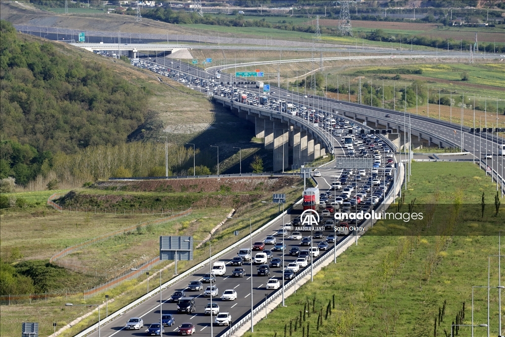 Otoyollarda Bayram Tatili D N Yo Unluk Ya An Yor Anadolu Ajans