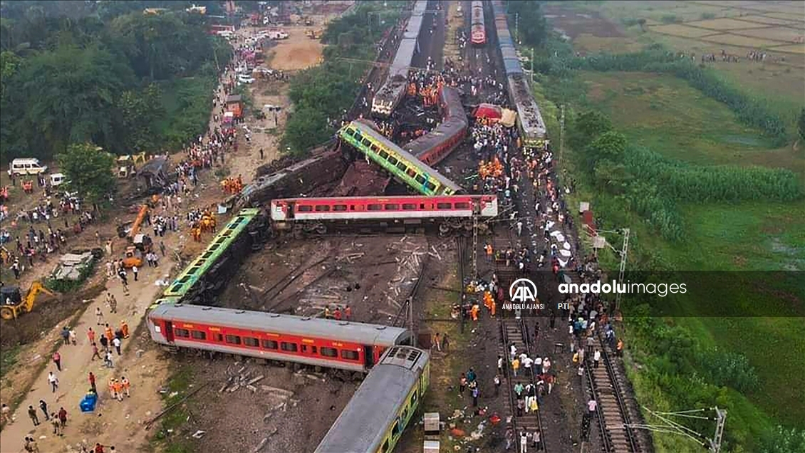 Hindistan Da D N Meydana Gelen Tren Kazas Nda L Say S E Y Kseldi