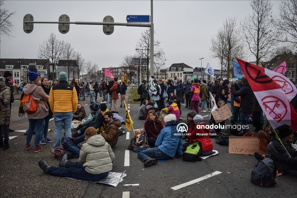 Klim Aktivistleri Hollanda Da G Steri D Zenledi Anadolu Ajans