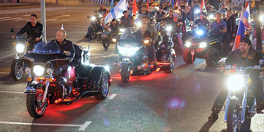 Putin "motorcu" oldu