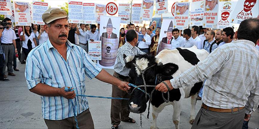 Bira festivaline "inekli" protesto