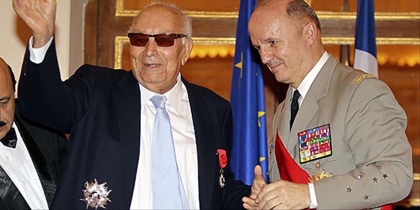 Turkish novelist decorated with French order