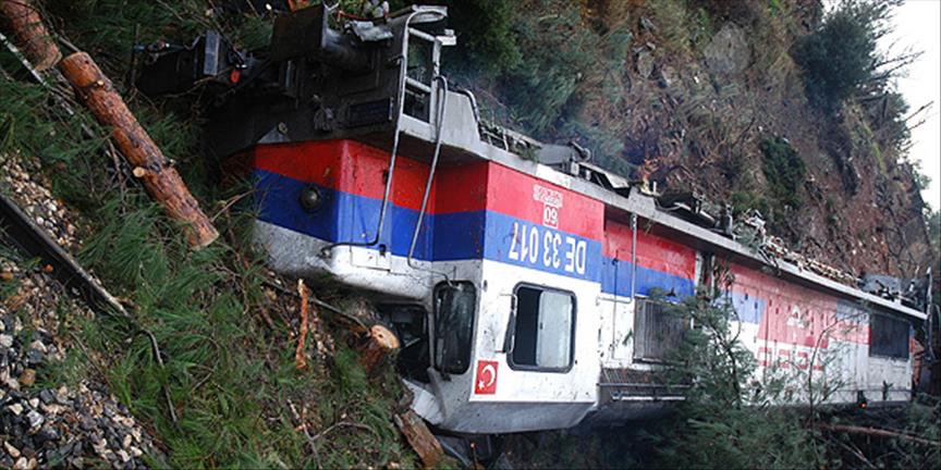 Yük treni raydan çıktı