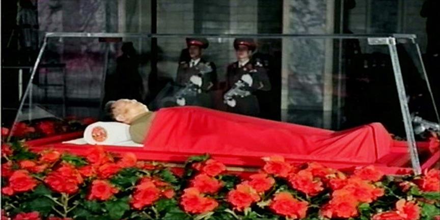 Kim Jong İl için tören