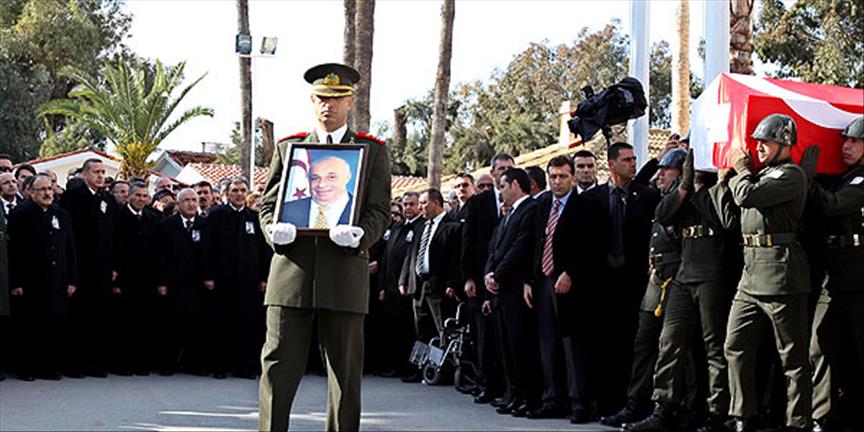 Denktaş için 4 yerden toprak