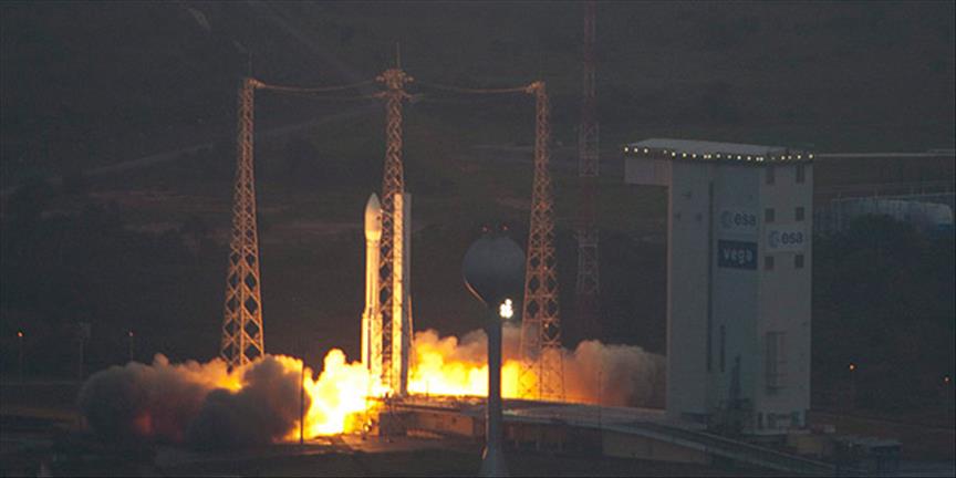 Avrupa'nın yeni roketi Vega fırlatıldı