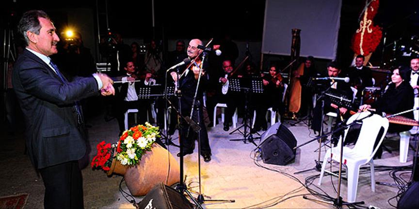 Filarmoni orkestrasını yönetti