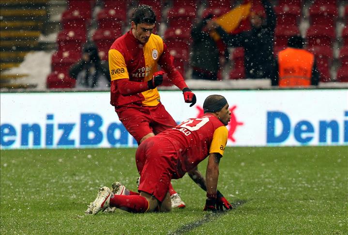 Melo ve Riera'ya af çıktı