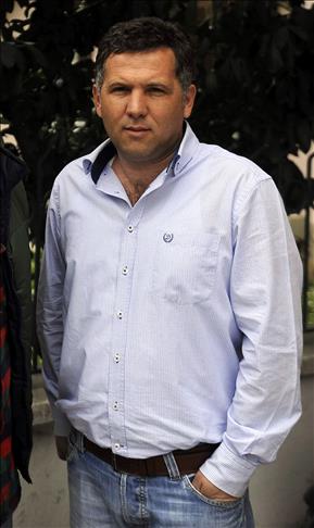 Babamın bana gülümsediğini görüyorum