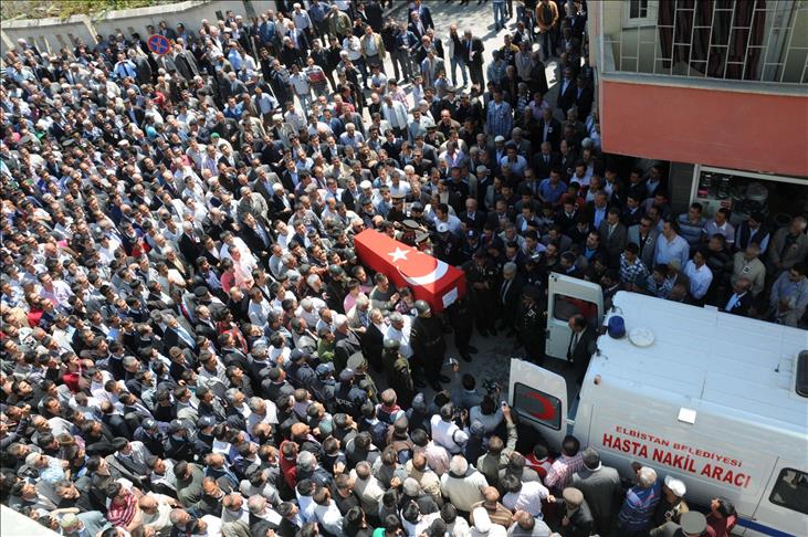Üşüyen teröriste montunu vermiş