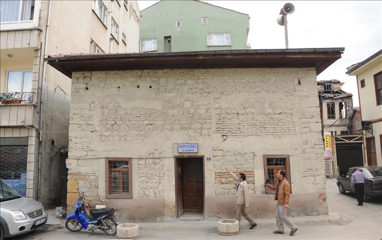 Cami ve mescitler ilanla satılmış