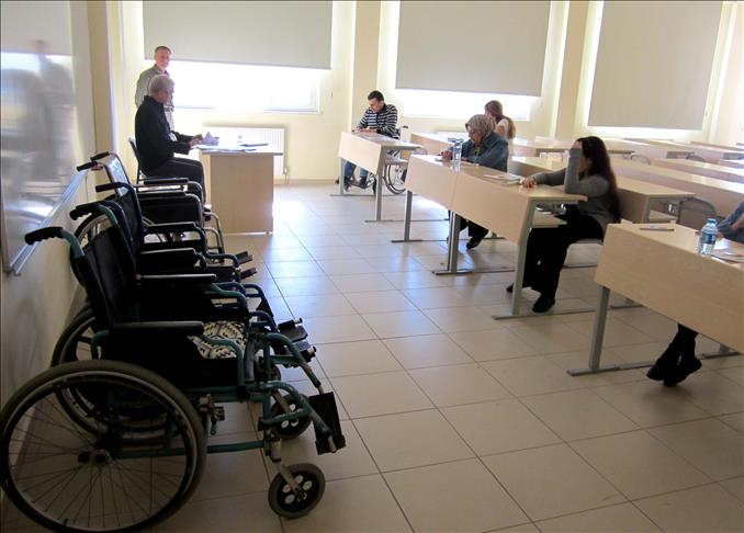 Özürlü memur sınavı başladı