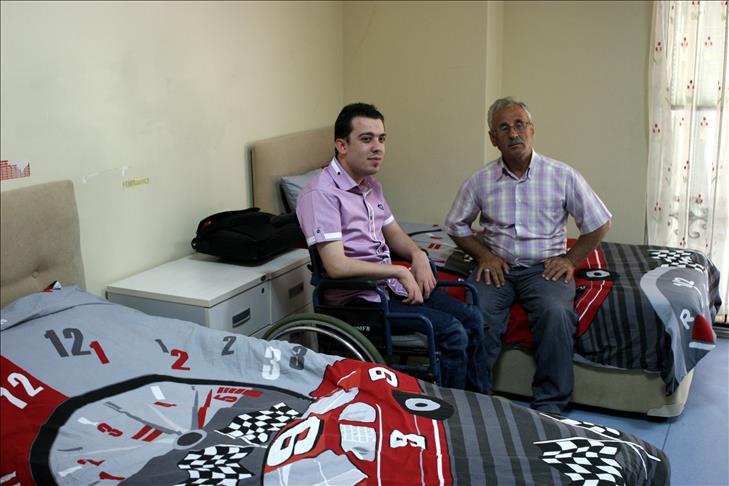 Engelli gence "engelsiz" sınav
