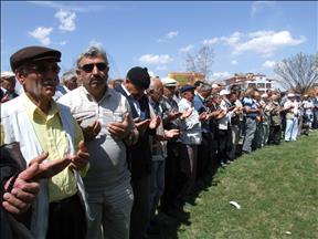 Çiftçiler yağmur duasına çıktı