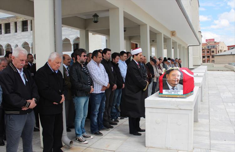 Usta tiyatrocu son yolculuğuna uğurlandı
