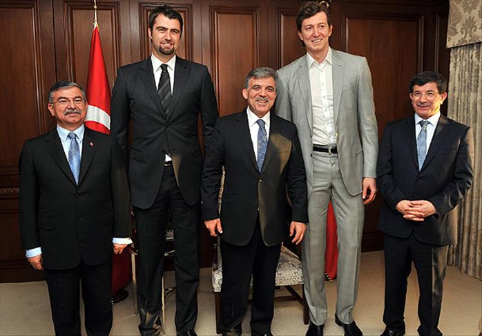 NBA'in Türk yıldızlarını kabul etti