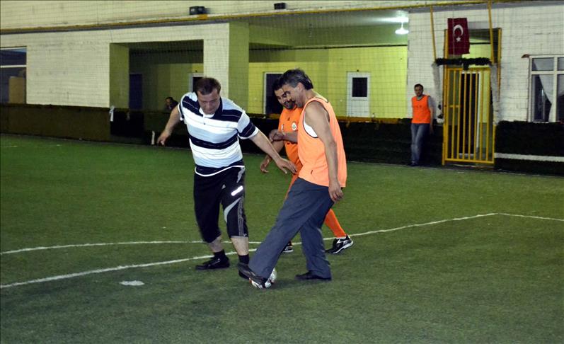 Futbol aşkı engel tanımadı
