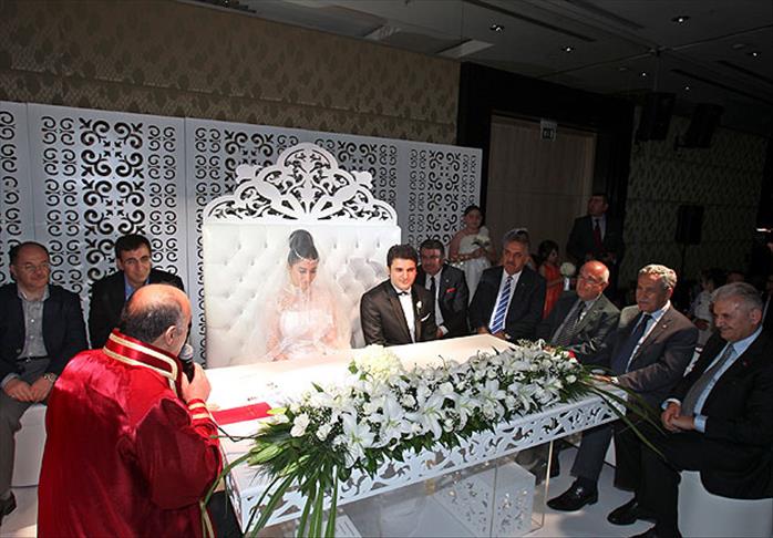 Çiçek ve Arınç nikah şahitliği yaptı