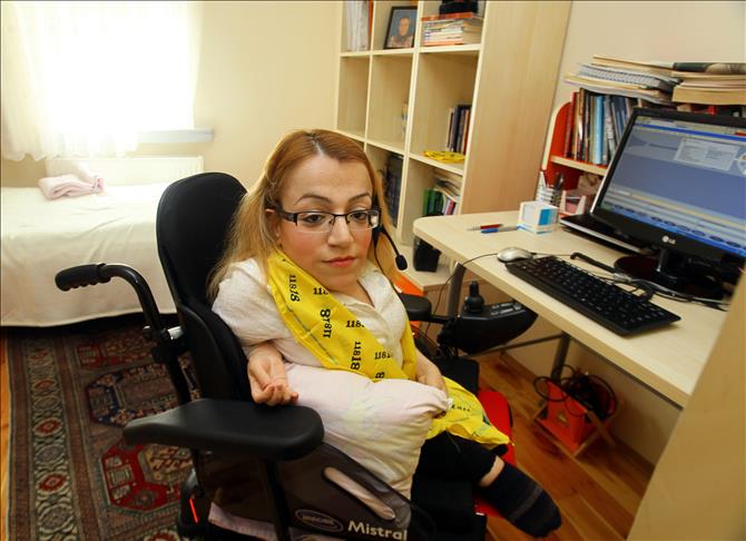 Hastalığa inat hayatın içinde...