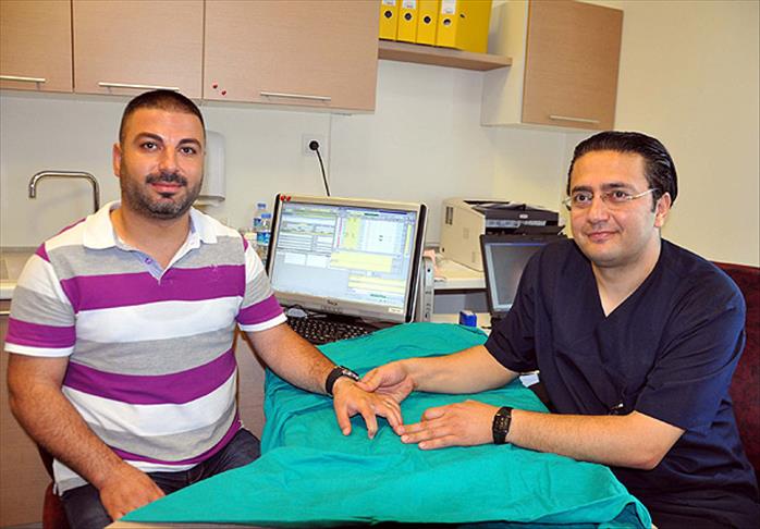 Parmak arasından binden fazla kıl çıktı