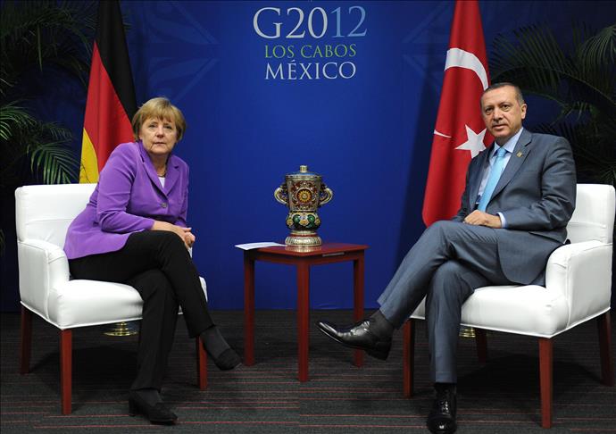 Turkish premier meets German chancellor
