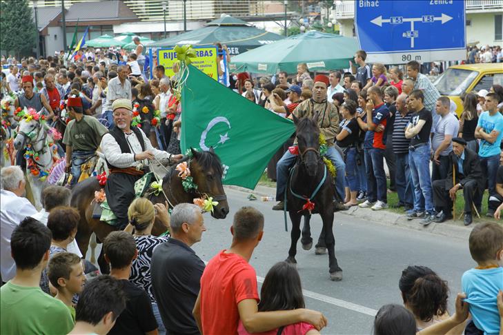 Defile konjanika iz Donjeg Vakufa otišao u Prusac