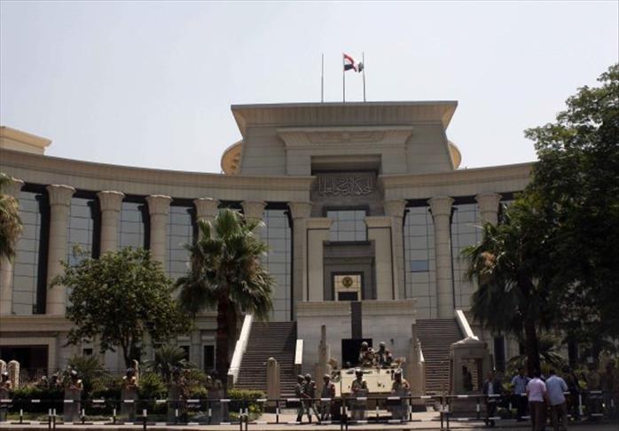سياسيون مصريون: إعادة البرلمان ترجيح للشرعية الثورية واصطدام بالقضاء