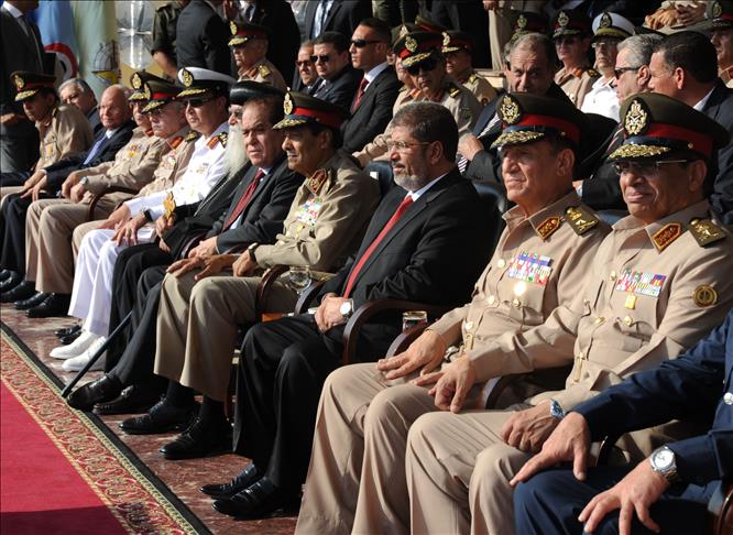 مرسي يجري مشاورات حول بديل دستوري للمرحلة القادمة