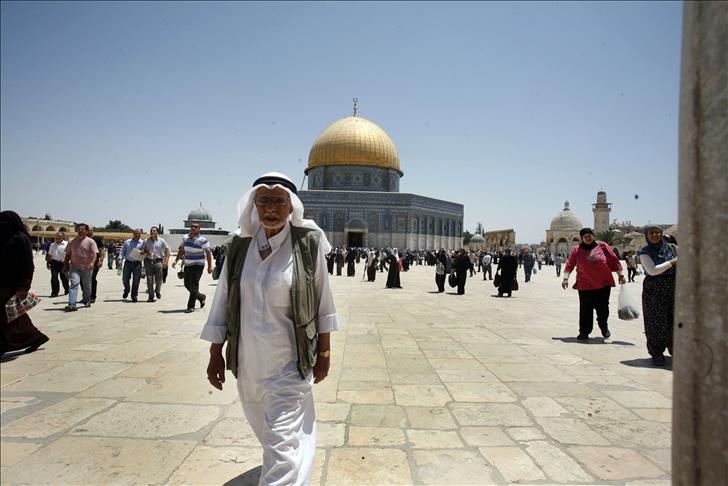 Thousands of Palestinians perform first Friday's prayers of Ramadan at Al-Aqsa Mosque