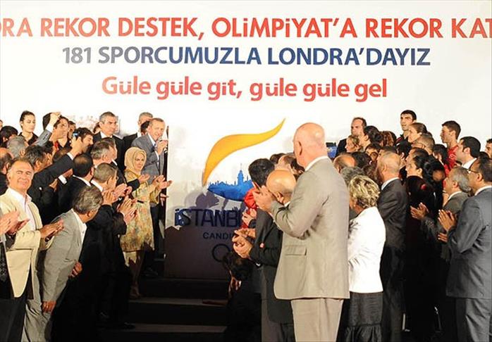 PM Erdogan hosts fast-breaking meal for Turkish athletes going to London Olympics