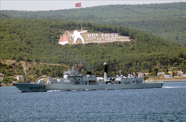 Chinese war ship passes through Canakkale Strait