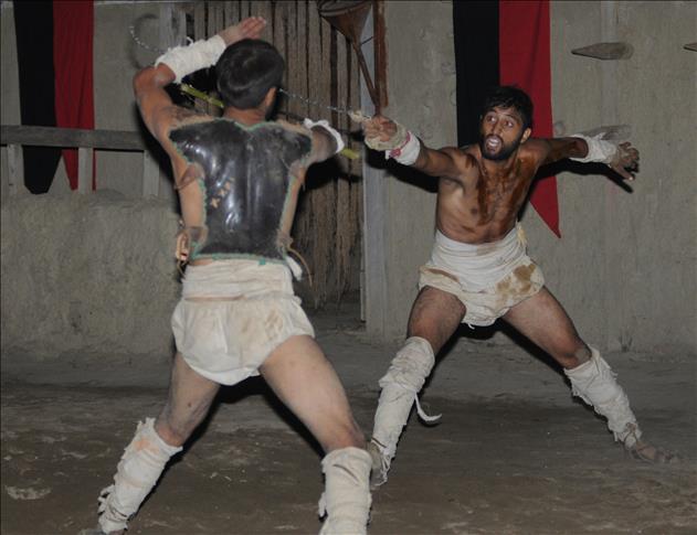 Antalyalı gladyatörler arenaya çıktı