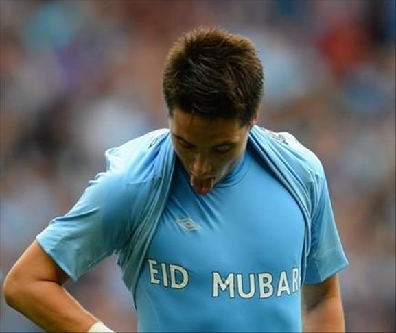لاعب فرنسي يهنئ المسلمين بالعيد برسالة على قميصه