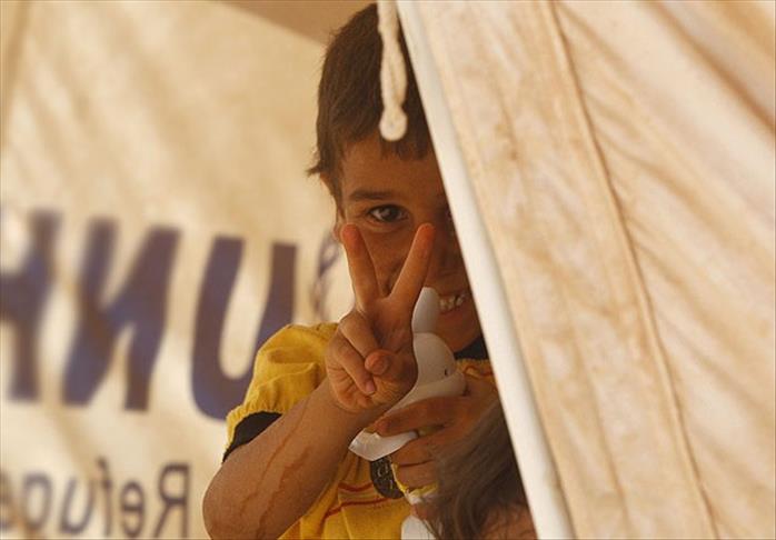 Number of Syrian people fleeing their country exceeds 200,000