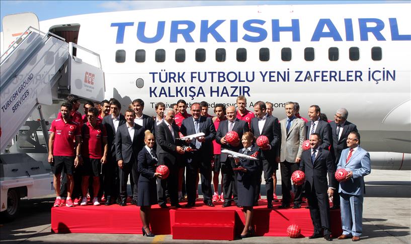 Turkish national football team leave for Holland