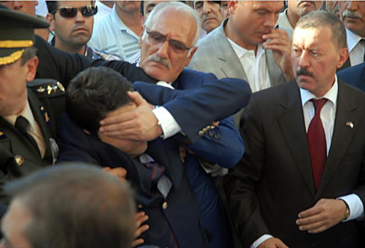 DP Genel Başkanı şehit cenazesinde fenalaştı