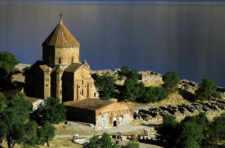 Ritual at Akdamar Church in Lake Van ends
