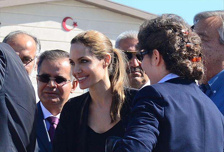 Jolie Suriyeli sığınmacılar için Kilis'te